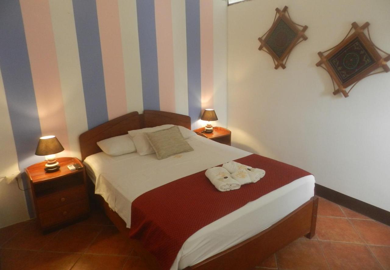El Cauchero Hotel Iquitos Luaran gambar
