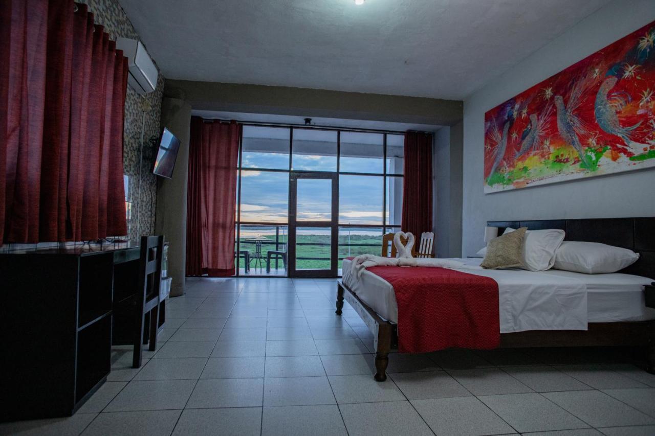 El Cauchero Hotel Iquitos Luaran gambar