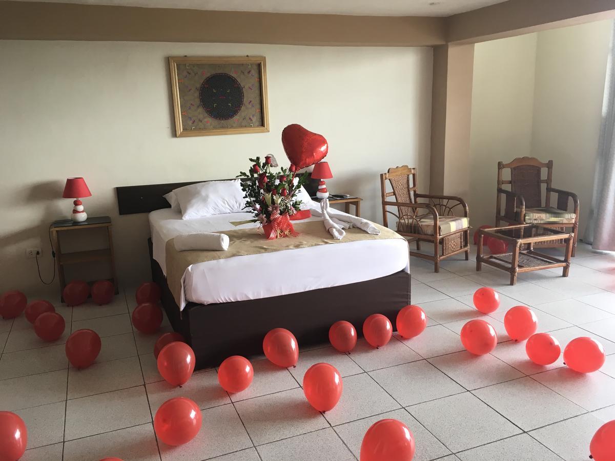 El Cauchero Hotel Iquitos Luaran gambar